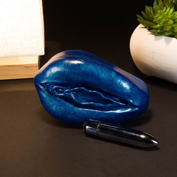 Palm Vulva Grinder sex toy with vibe