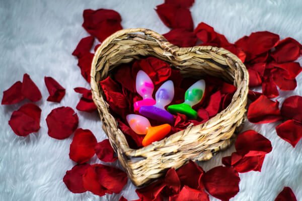 Godemiche Silicone Dildo Plug B Small Valentines Limited Edition Coloured Hearts Orange Pink Purple & Green White Fluf & Red Rose Pettles (1 of 1)